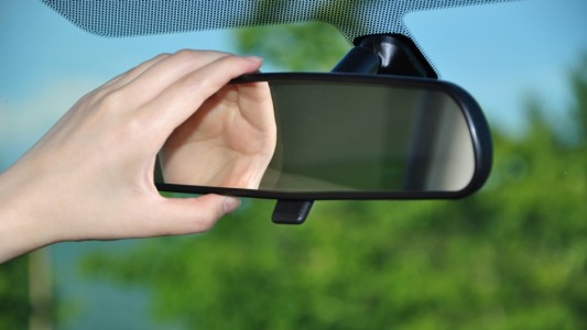 Adjust your car mirror perfectly to avoid blind spots