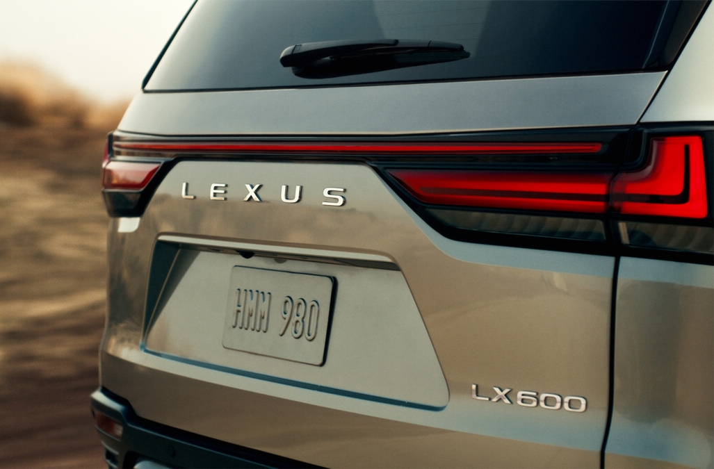 Watch live the 2022 Lexus LX 600 reveal