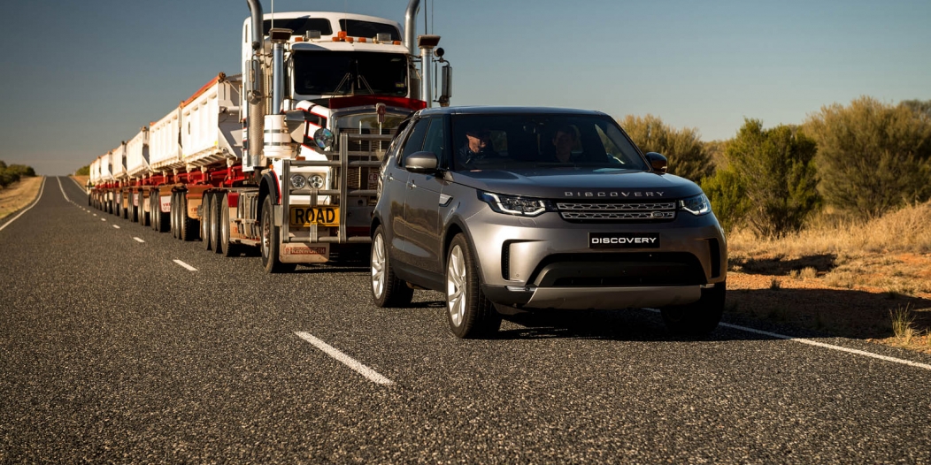 Video.. Land Rover Discovery pull a 121-ton 'road train'