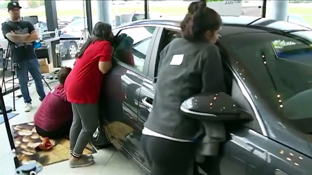 Woman wins a Kia Optima after kissing it for 50 hours!